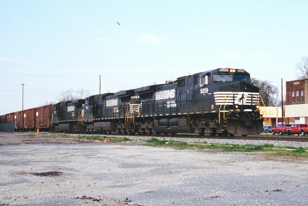 NS NB freight